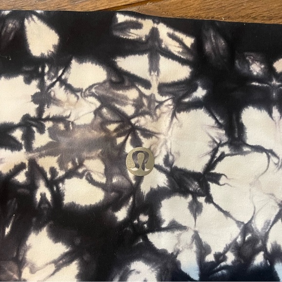 Lululemon Wunder Under Pant (Hi-Rise) (Shibori)
Shibori White Black size 2 - Picture 4 of 6
